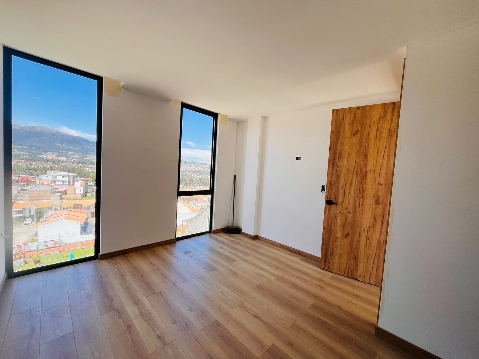 Casa por estrenar en venta- sector Misicata, Cuenca.