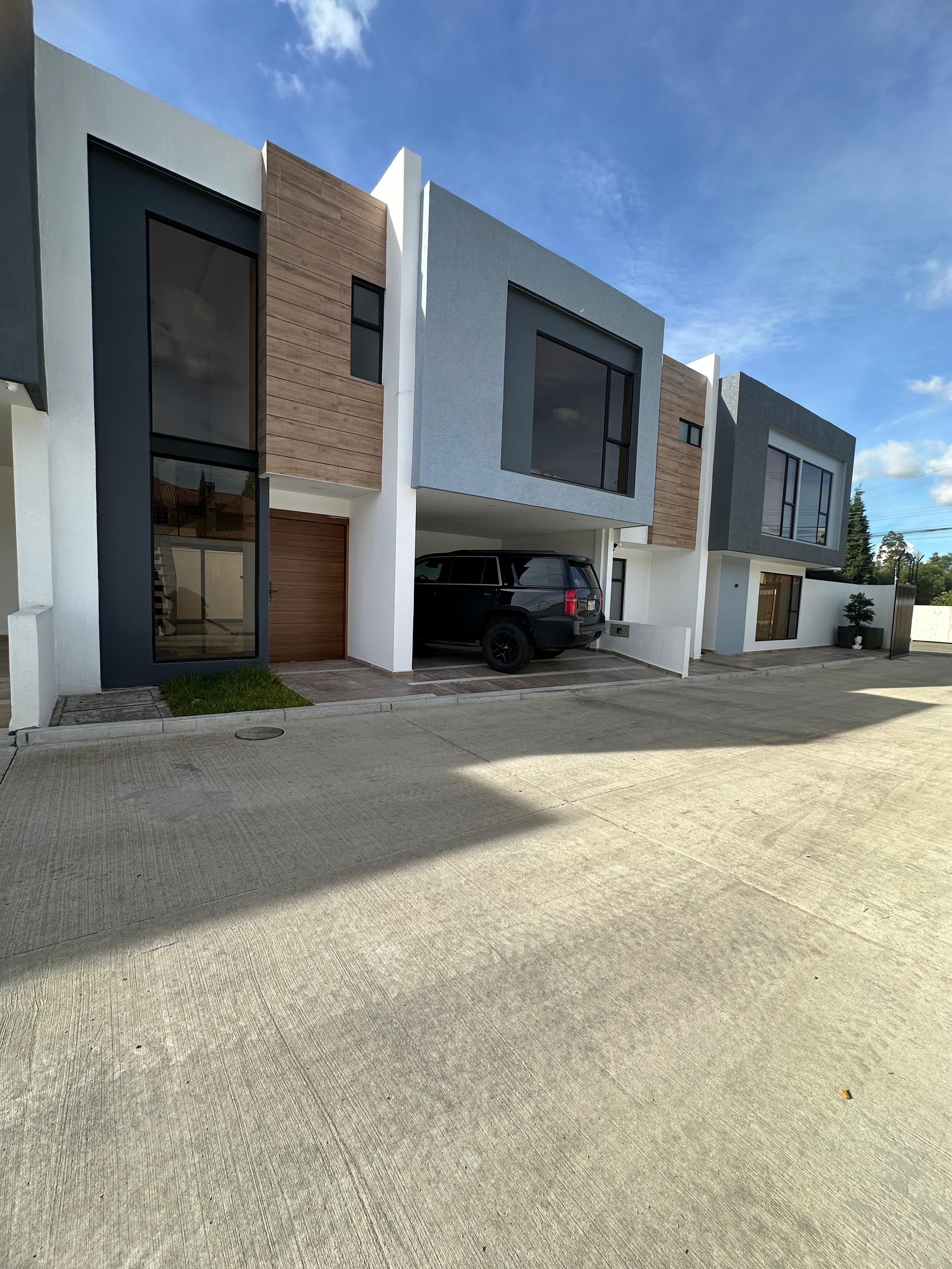 Casa de 3 dormitorios dentro de condominio privado en Challuabamba