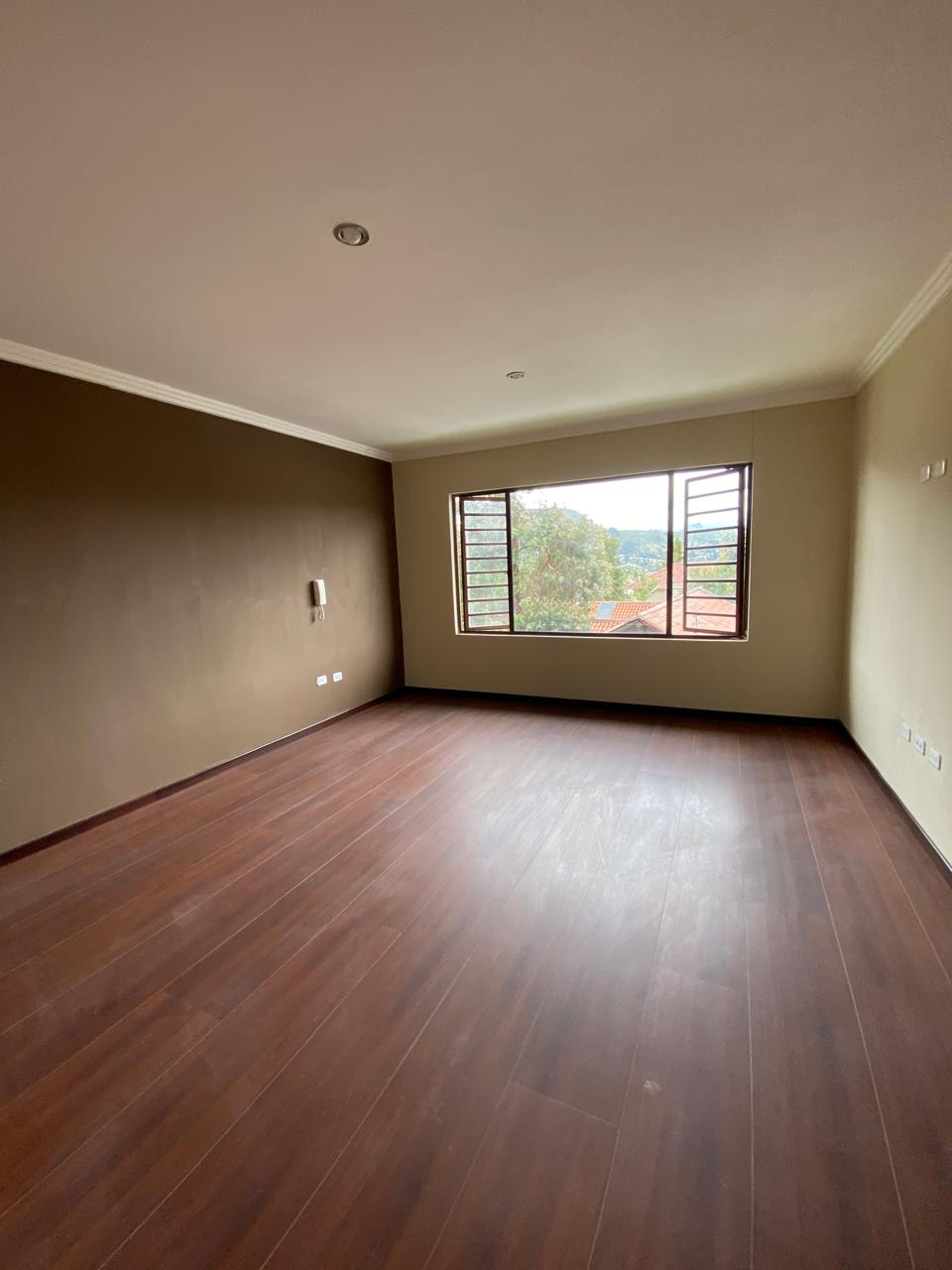 Casa en venta dentro de condominio- Chaullabamba